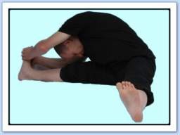yoga posture demi grand angle